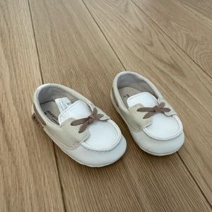 Mayoral newborn cream/biege boat shoes size 18